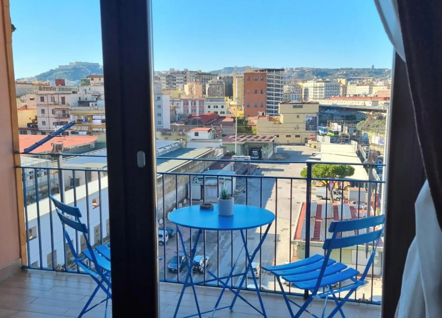 A Casa di Lalla Napoli 0*,  Italia